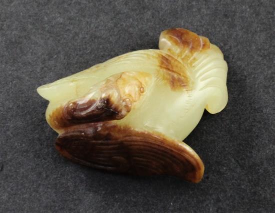 A small Chinese yellow and russet jade figure of a phoenix, 18th century, 4.5cm
